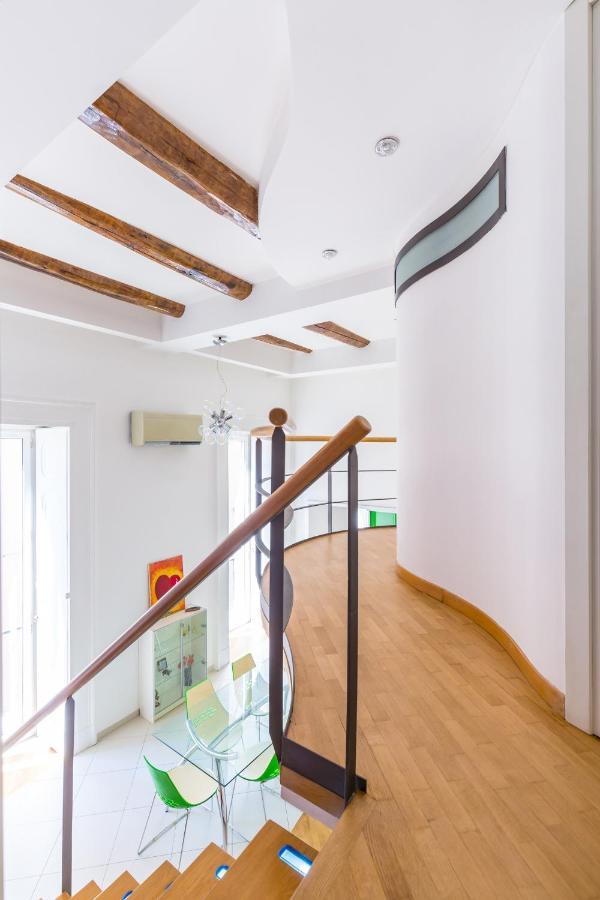 Design & Studio Duplex At National Museum Napoli Esterno foto
