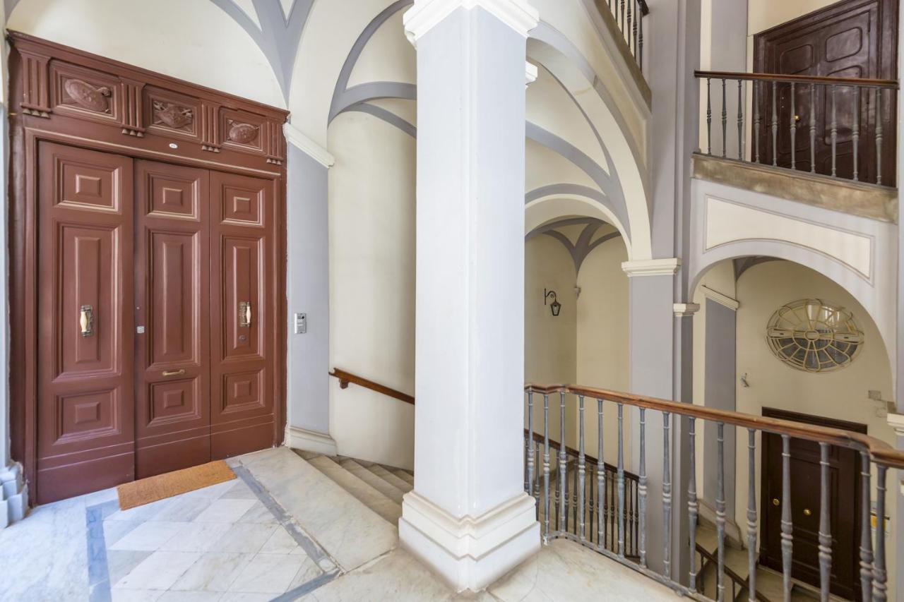 Design & Studio Duplex At National Museum Napoli Esterno foto