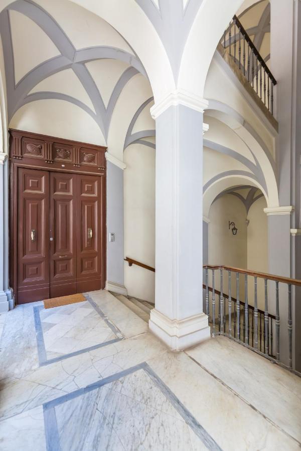 Design & Studio Duplex At National Museum Napoli Esterno foto