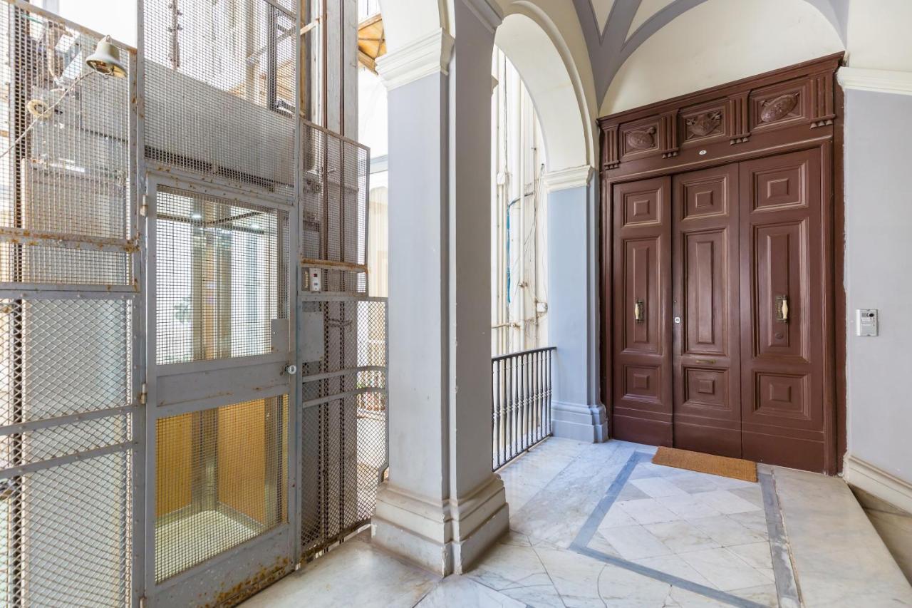 Design & Studio Duplex At National Museum Napoli Esterno foto